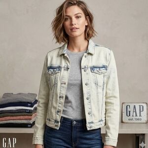 Gap Women's Light Blue Denim Jacket
